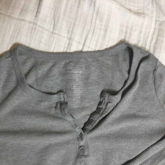 2 for 1 price. Linen Athleta shorts and Gap T-shirt - Picture 6 of 10